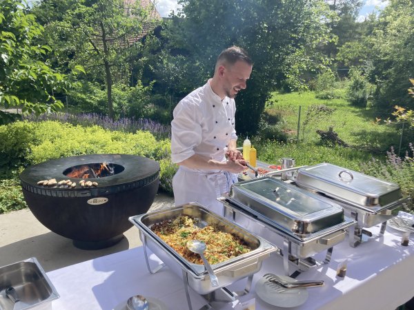 Sommerfest im Pflegeheim - Gemeinsam geht&rsquo;s besser